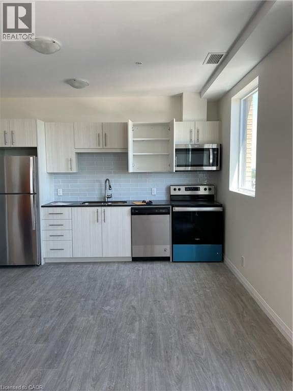 Building Photo - 104 Garment St