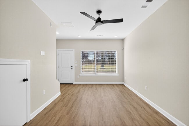 Building Photo - 201 E 17th St