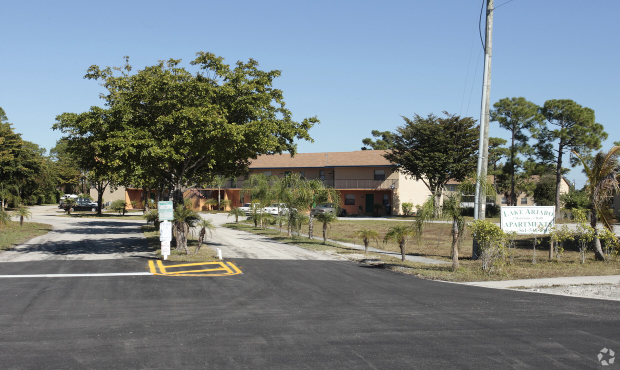 Primary Photo - Lake Arjaro Apartments