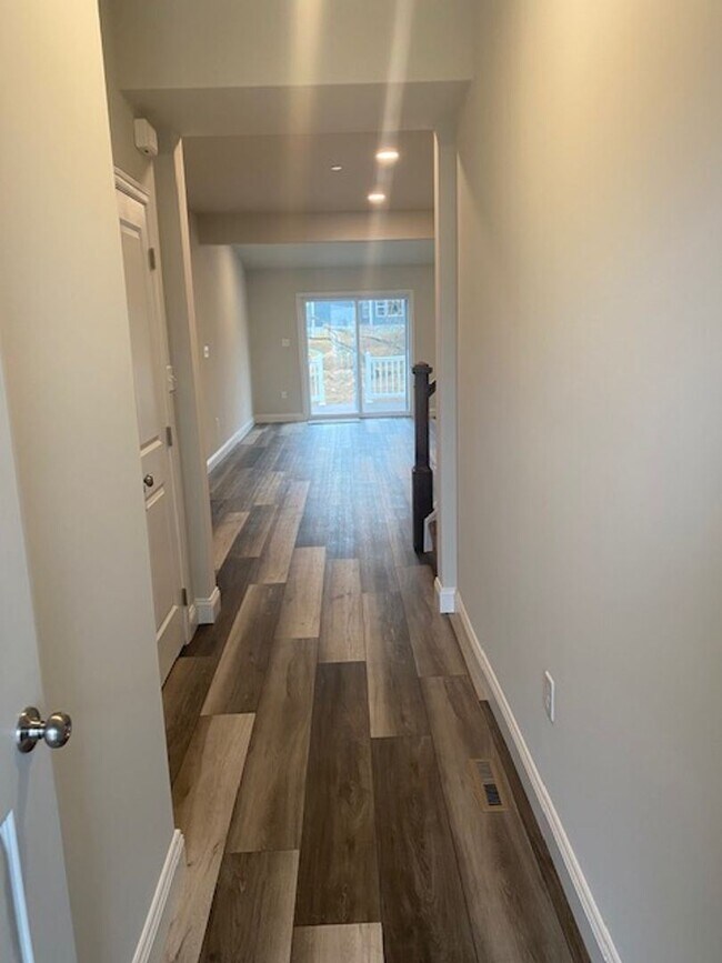 Foto del edificio - 3 br, 2.5 bath House - 8 HUBBARDTON COURT