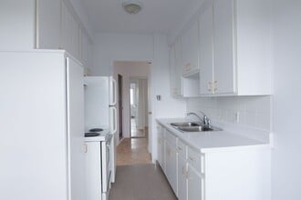 Building Photo - 809 Av Bloomfield