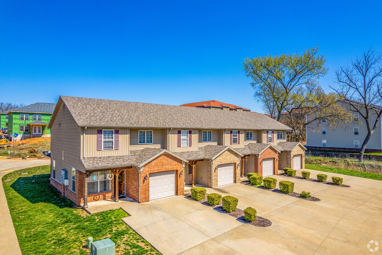 The Woods Townhomes Apartments in Springfield, MO