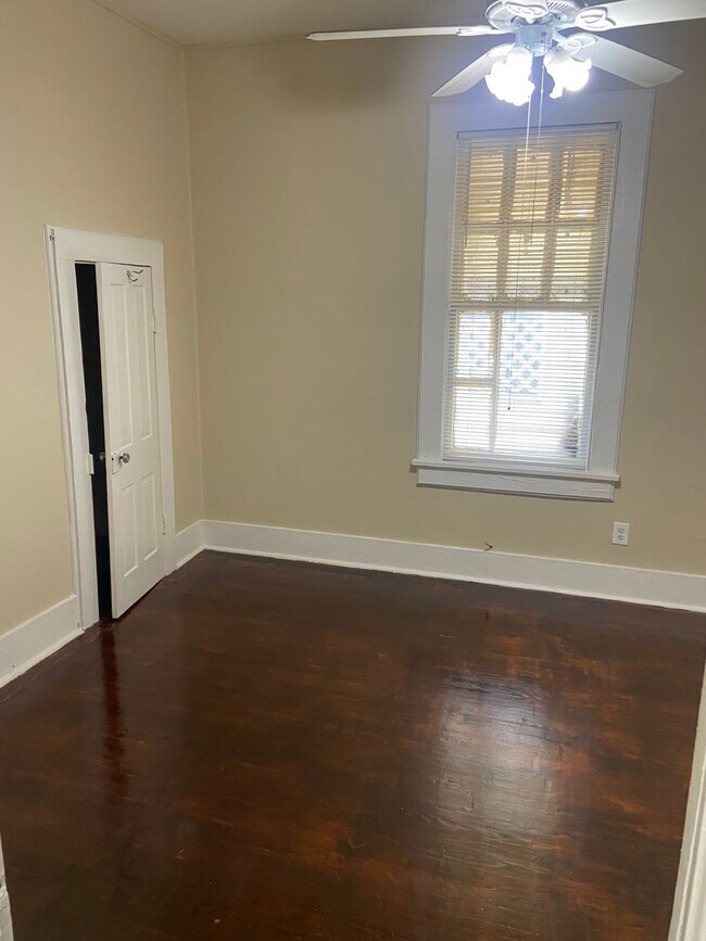 Foto del edificio - **AVAILABLE NOW**1 Bedroom / 1 Bathroom Ho...