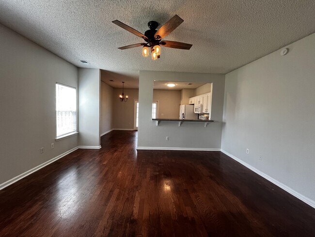 Foto del edificio - 723 E Bristol Way