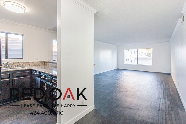 Building Photo - 1522 N Formosa Ave