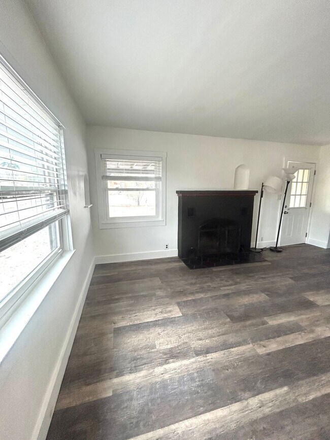 Foto del edificio - Newly Renovated 2 Bedroom 1 Bathroom Home
