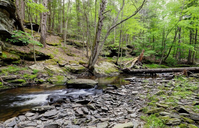 Foto del edificio - 421 Brown Rd