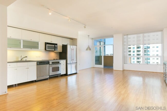 Building Photo - 350 W Ash St