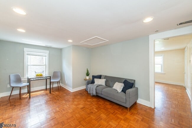 Building Photo - 165 Hillside Ave