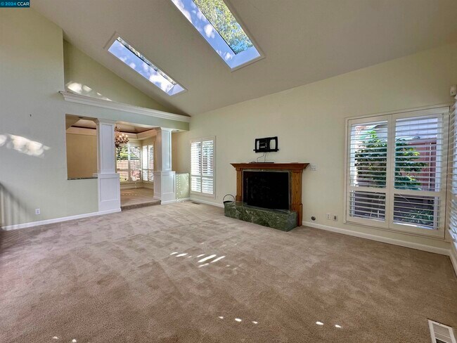 Building Photo - 403 Jensen Ct