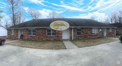 Building Photo - 401 Magnolia Dr