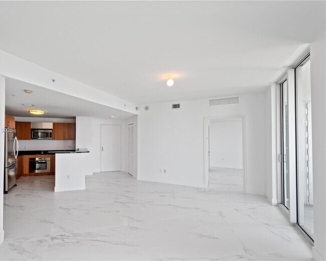 Foto del edificio - 300 S BISCAYNE Blvd