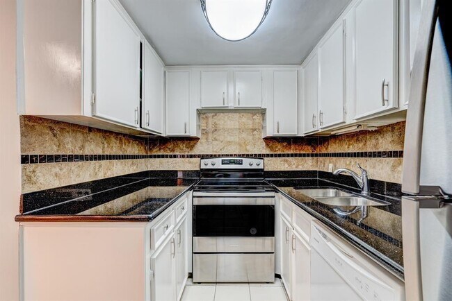 Building Photo - 7520 Hornwood Dr