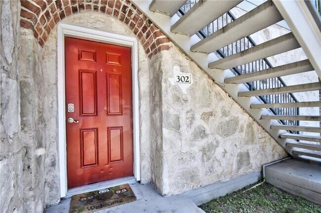 Foto del edificio - 4X2 Condo Less than $900/Bedroom for August