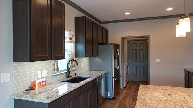Foto del edificio - 4401 Creede Dr