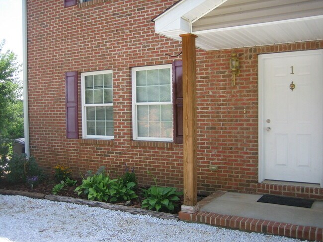 Foto del edificio - 70 Round Top Cir