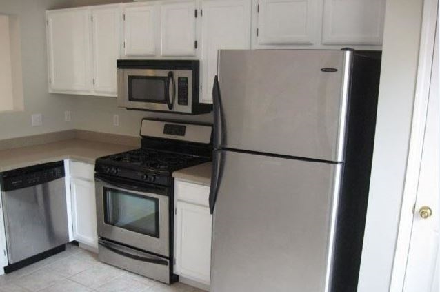 Kitchen - Apple Valley Townhomes