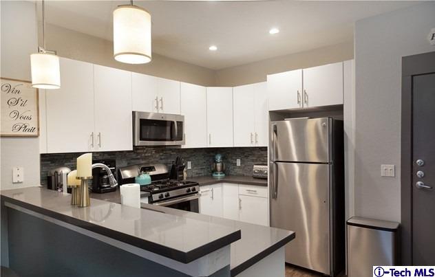 Foto del edificio - 24507 Town Center Dr