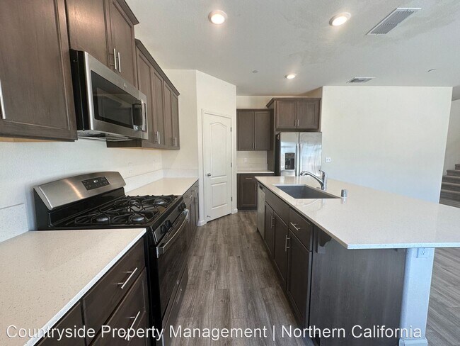 Foto del edificio - 6 br, 4.5 bath House - 4268 Freemark Avenue