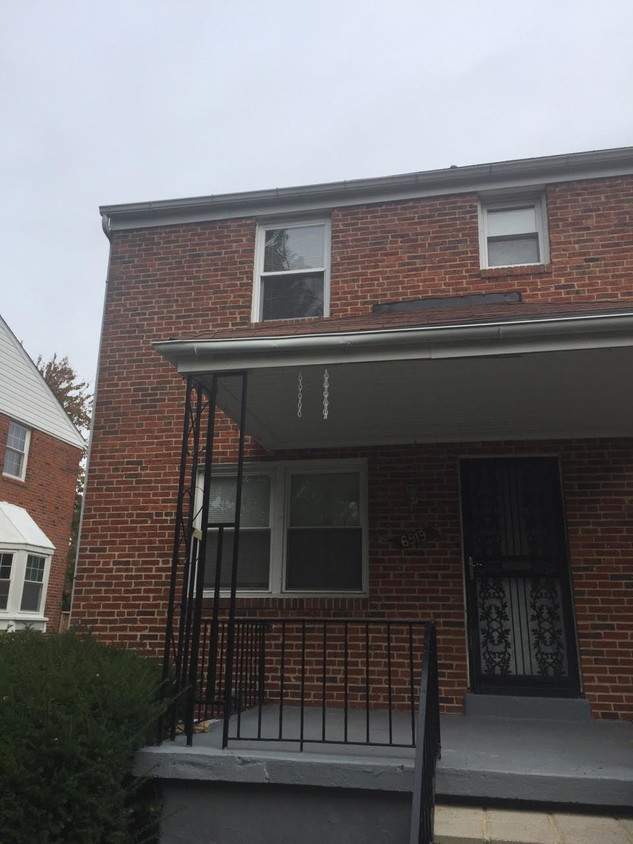 Foto principal - 6919 Fieldcrest Rd