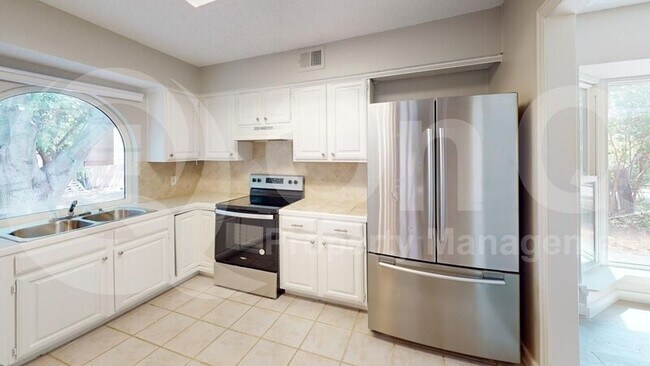 Foto del edificio - 1106 Hyde Park Dr