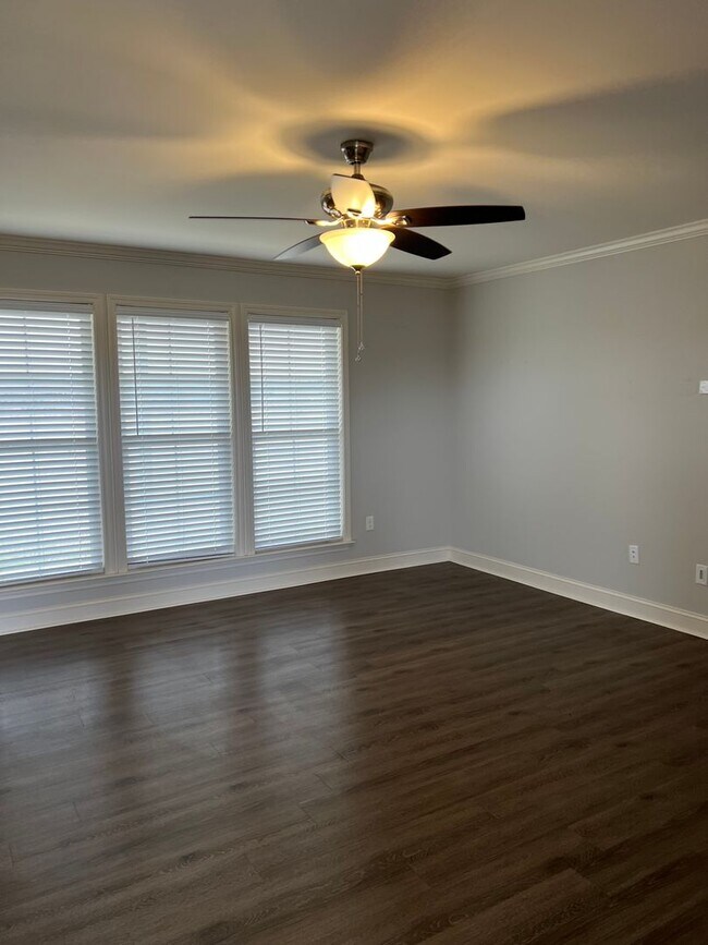 Building Photo - 157 Live Oak Drive
