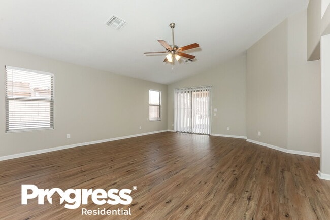 Foto del edificio - 10264 E Crescent Ave