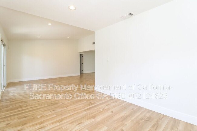 Building Photo - 5713 Mesa Verde Cir