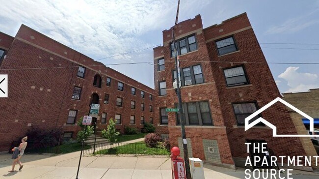 Building Photo - 2884 N Clark St