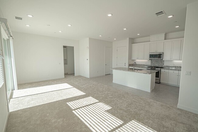 Foto del edificio - 3 Bedroom 2 Bath Condo for Rent in Valencia!