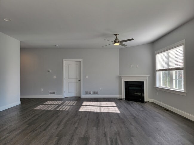 Building Photo - 213 Buckton Dr