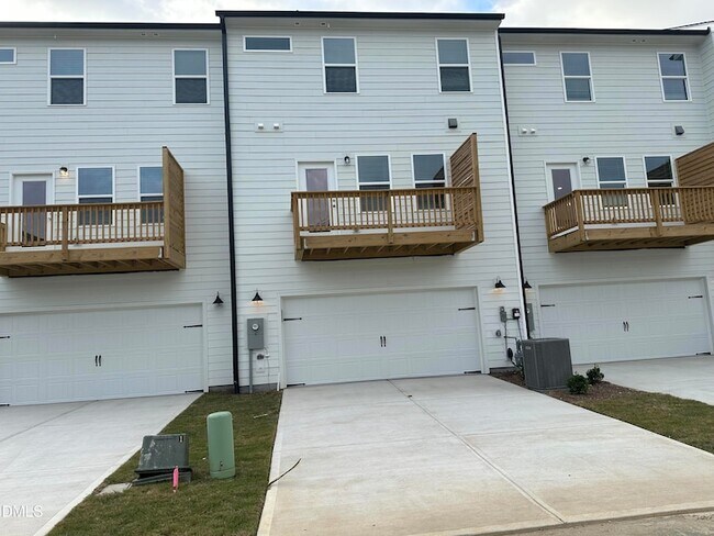 Building Photo - 1359 Hasse Ave