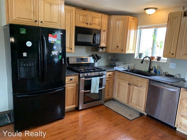 Building Photo - 4 br, 3 bath House - 654 Zuni Circle