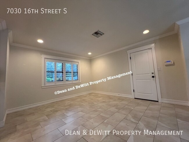 Foto del edificio - 7030 16th St S
