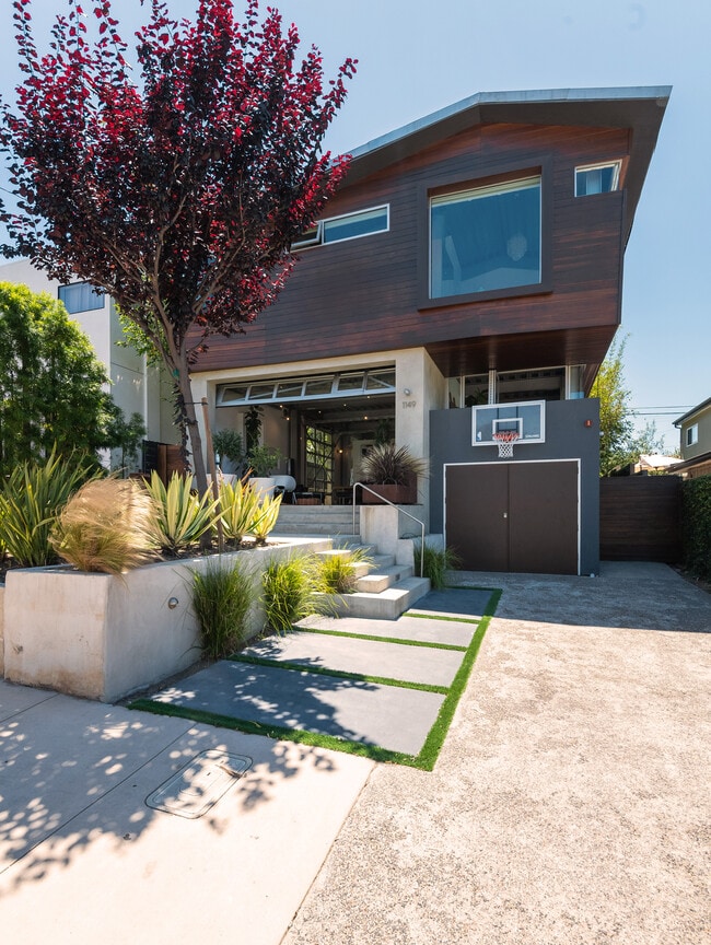 Building Photo - 1149 Pine Ave