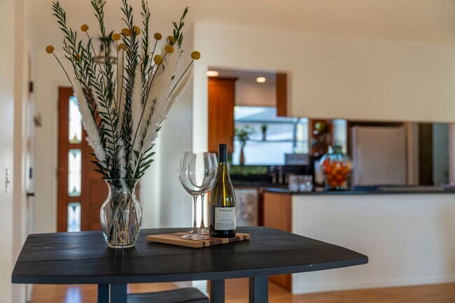 Foto del edificio - Recently Renovated 3 Bedroom 2 Bathroom Lo...