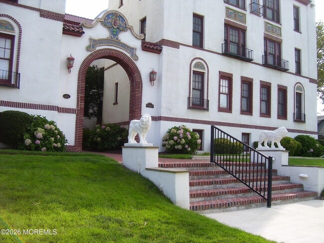 Building Photo - 218 2nd Ave
