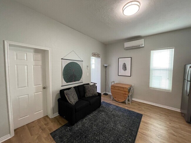 Building Photo - 162 N 600 W