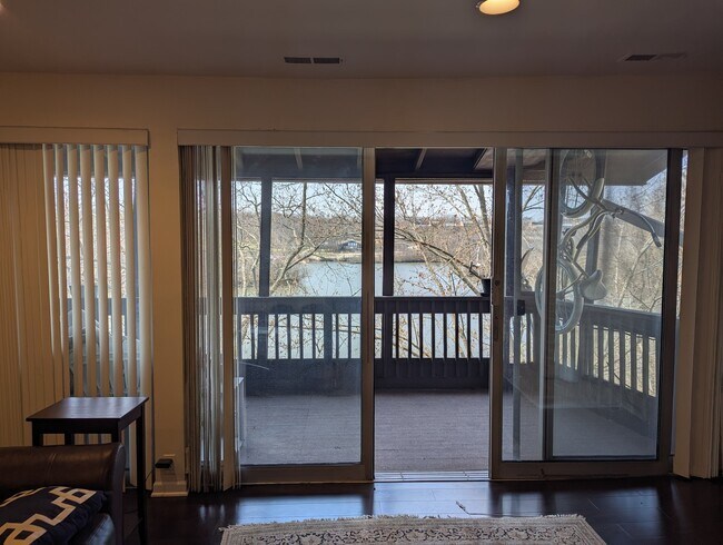 Foto del edificio - 5529 E Lake Dr