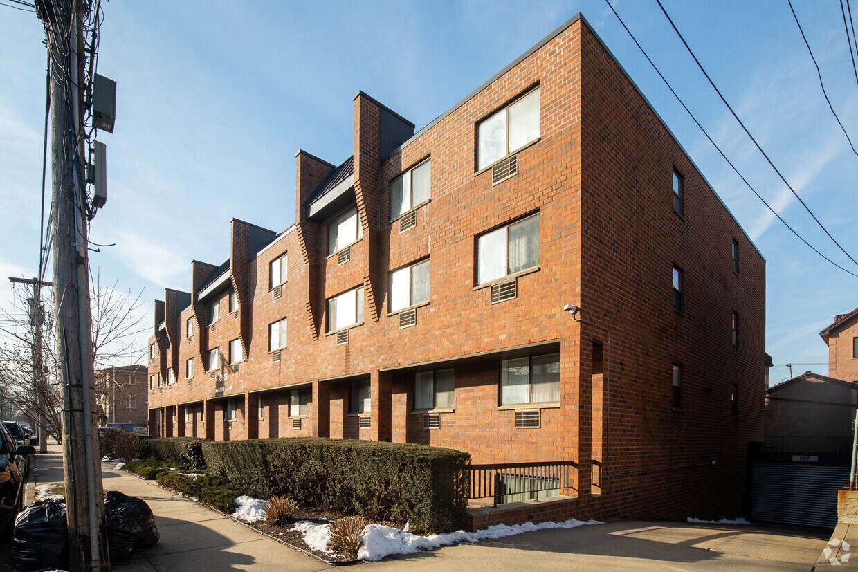 Foto principal - 6136 170th St