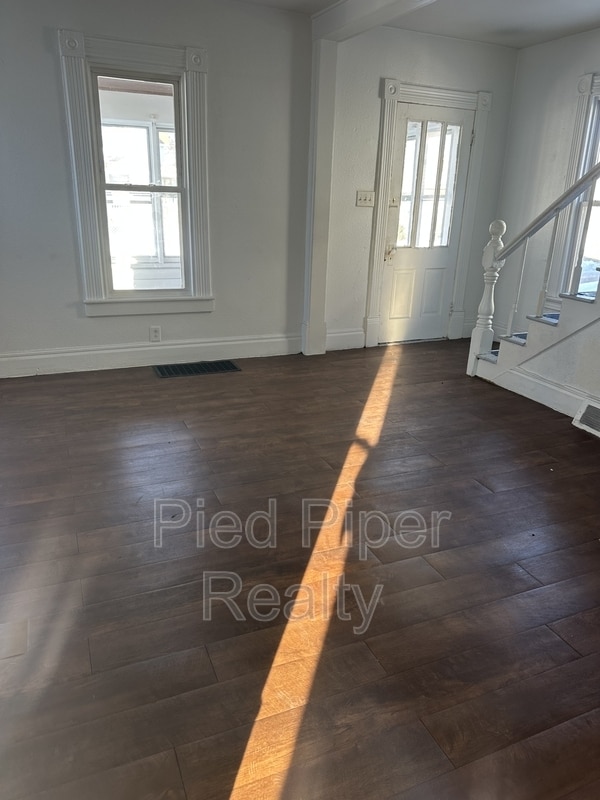 Foto del edificio - 425 W American St