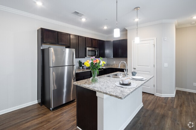 Building Photo - Oakwood Estates
