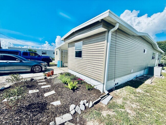 Foto del edificio - 1419 Turkey Creek Dr NE