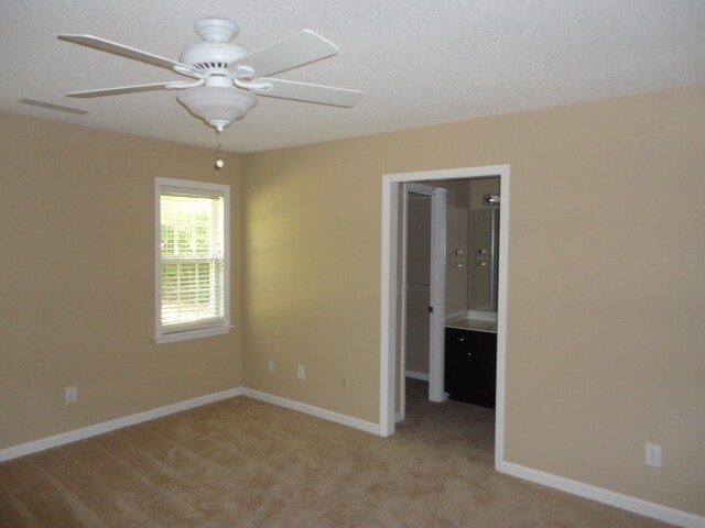 Foto del edificio - 115 Haven Grove Trl