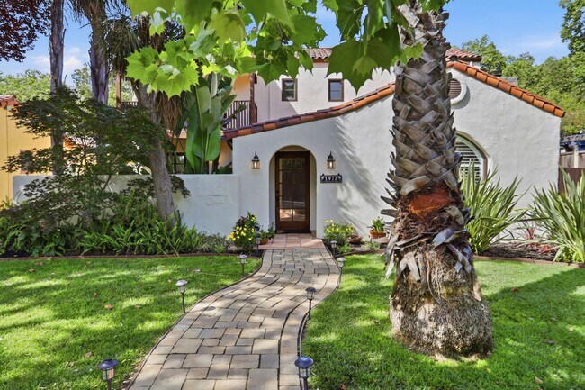 Foto del edificio - Epic custom remodel on this 1930s Spanish-style home near Downtown Willow Glen!