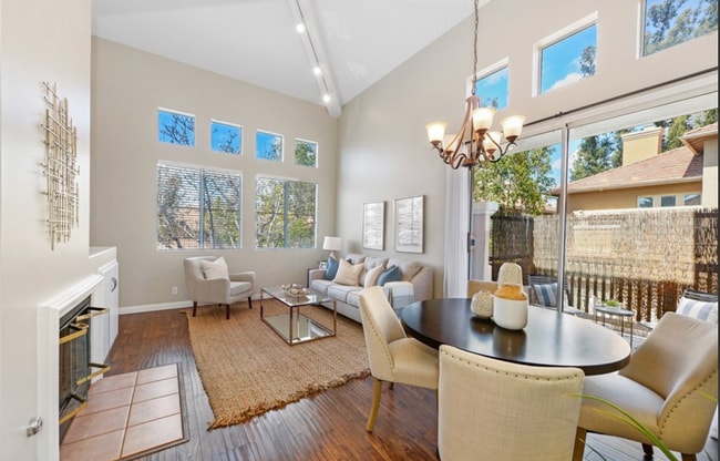 Building Photo - 2755 Dietrich Dr