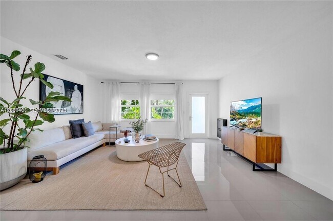 Foto del edificio - 555 NE 127th St