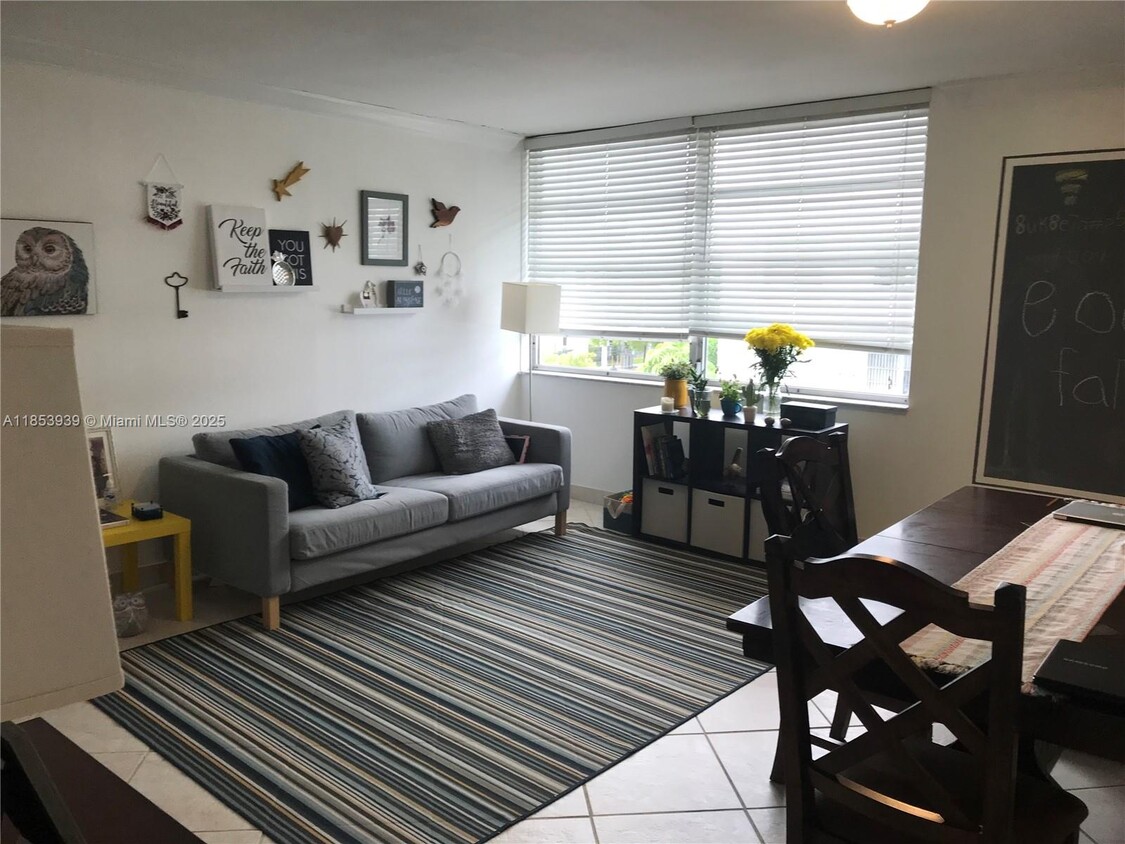 Foto principal - 1075 93rd St