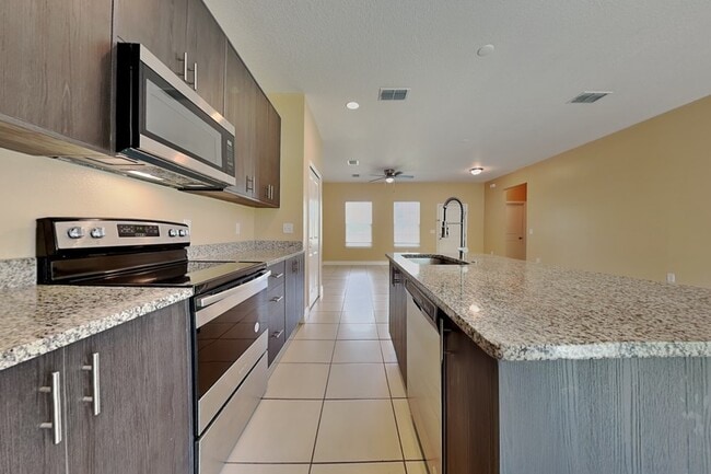 Foto del edificio - 5017 SW 165th Street Rd