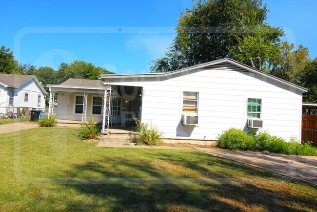 Building Photo - 625 Brook Dr